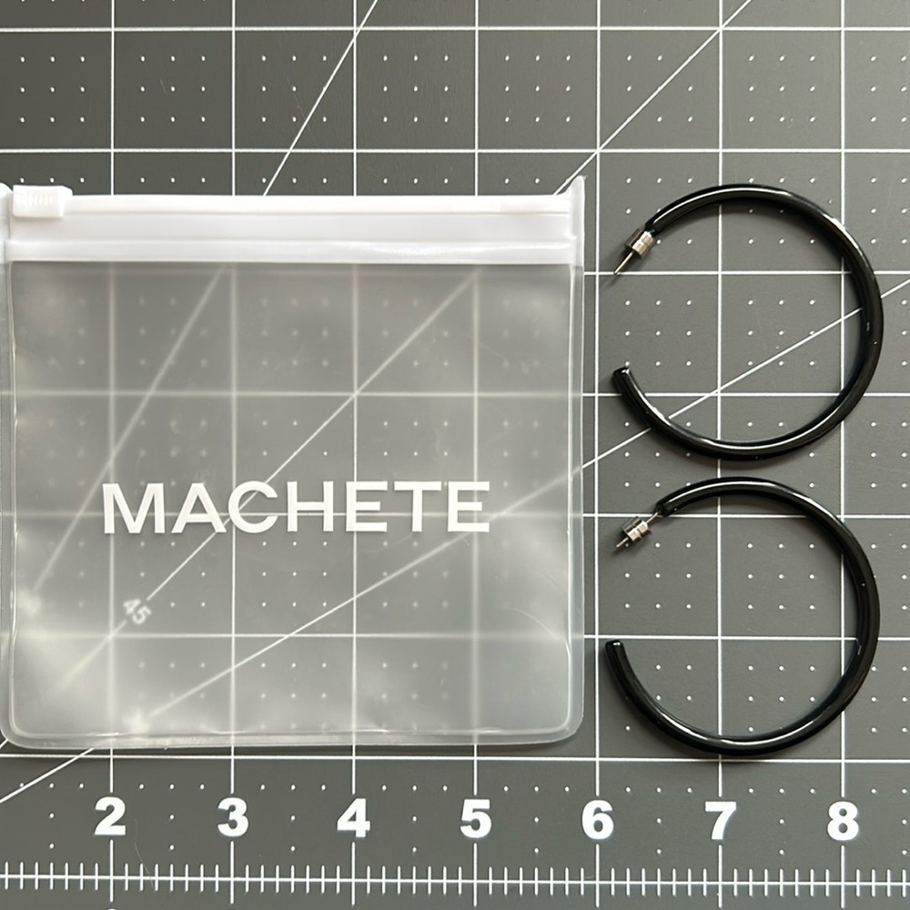 New in Pouch Machete 2.25“ black hoops